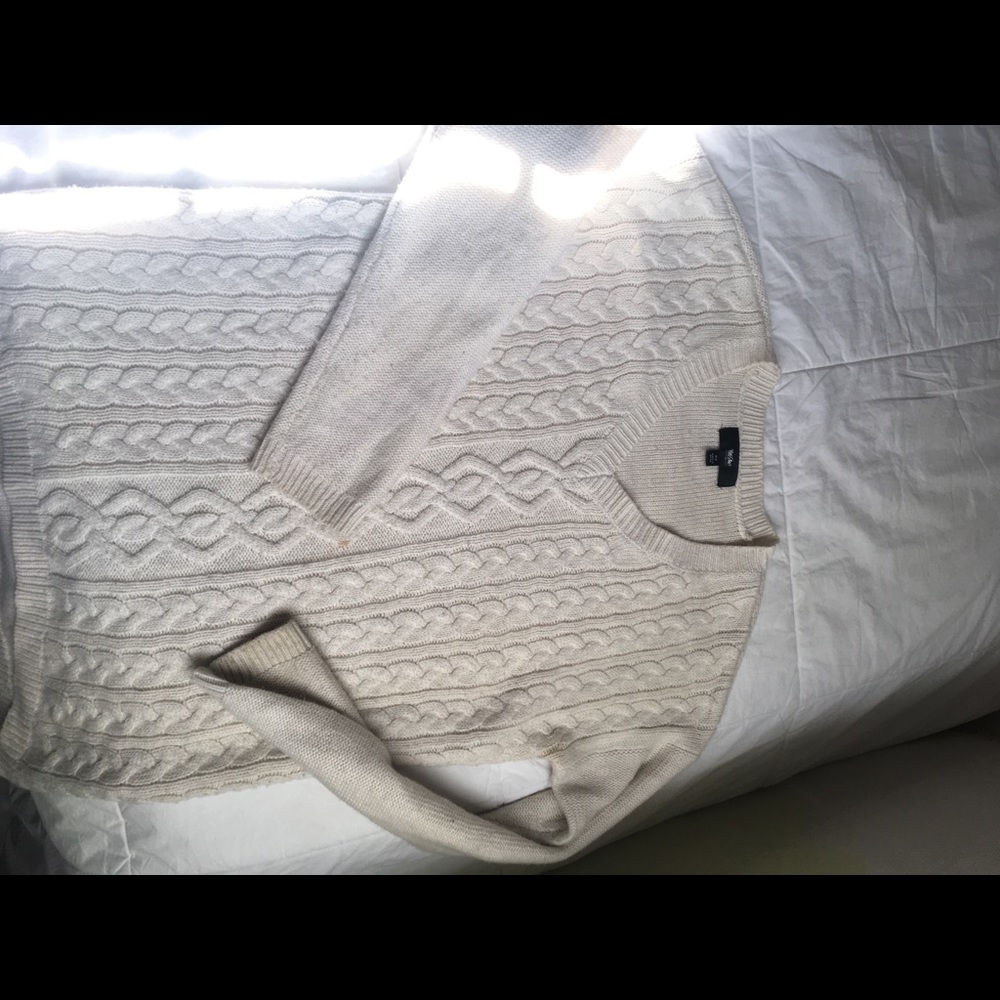 White sweater size M.